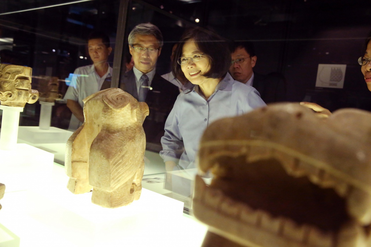 蔡英文總統參訪中央研究院歷史文物陳列館