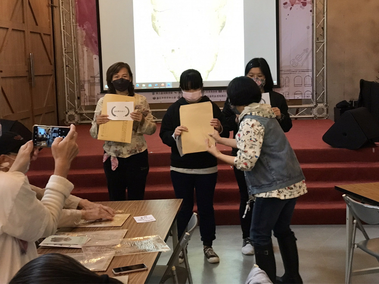 「綴合甲骨、解密遠古」拼圖體驗工作坊 - 臺北聯醫111年失智月活動