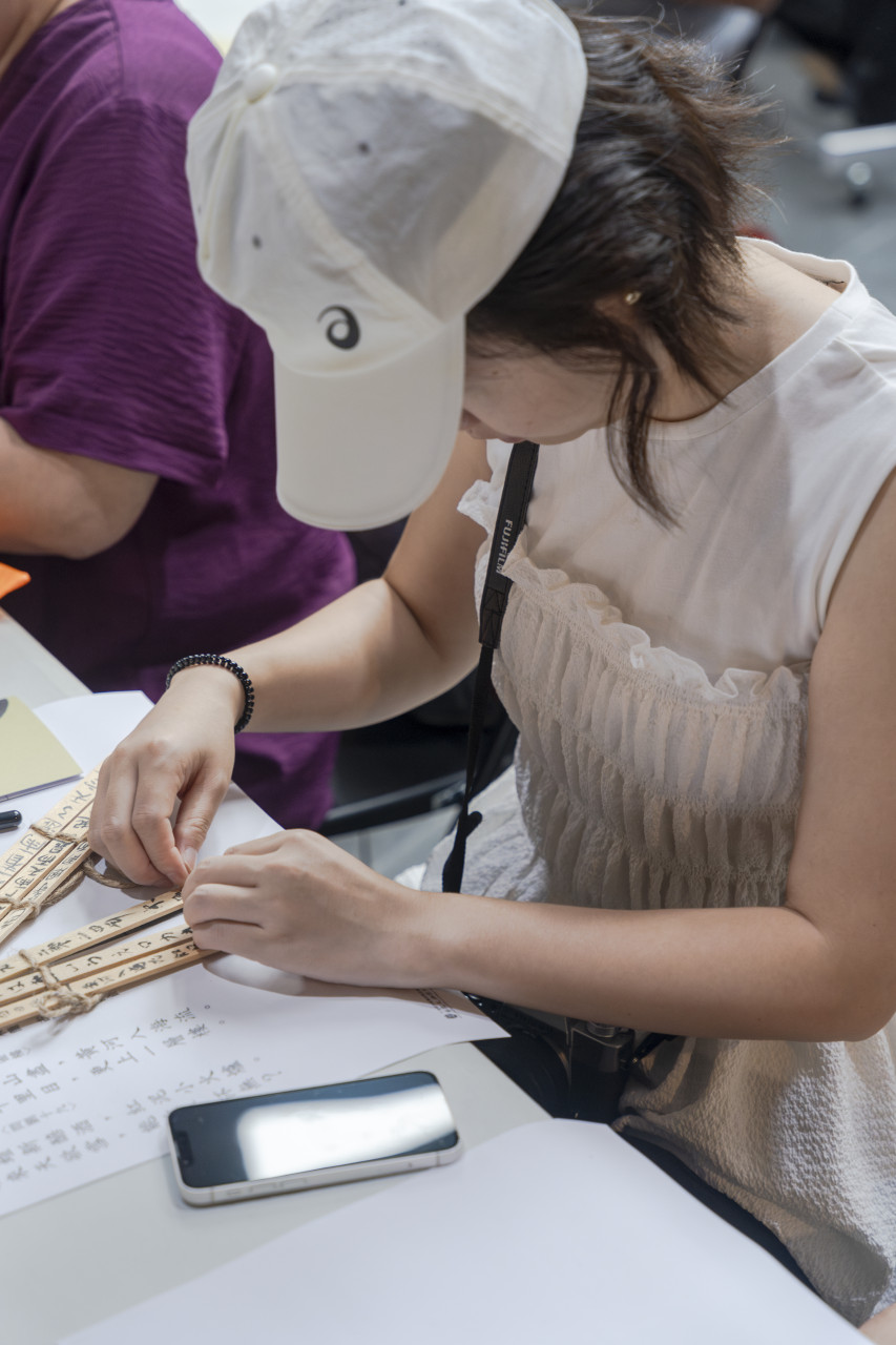 邊聊漢簡、編寫木簡（9/22） - 113年國際失智月特展｜社會處方箋響應工作坊