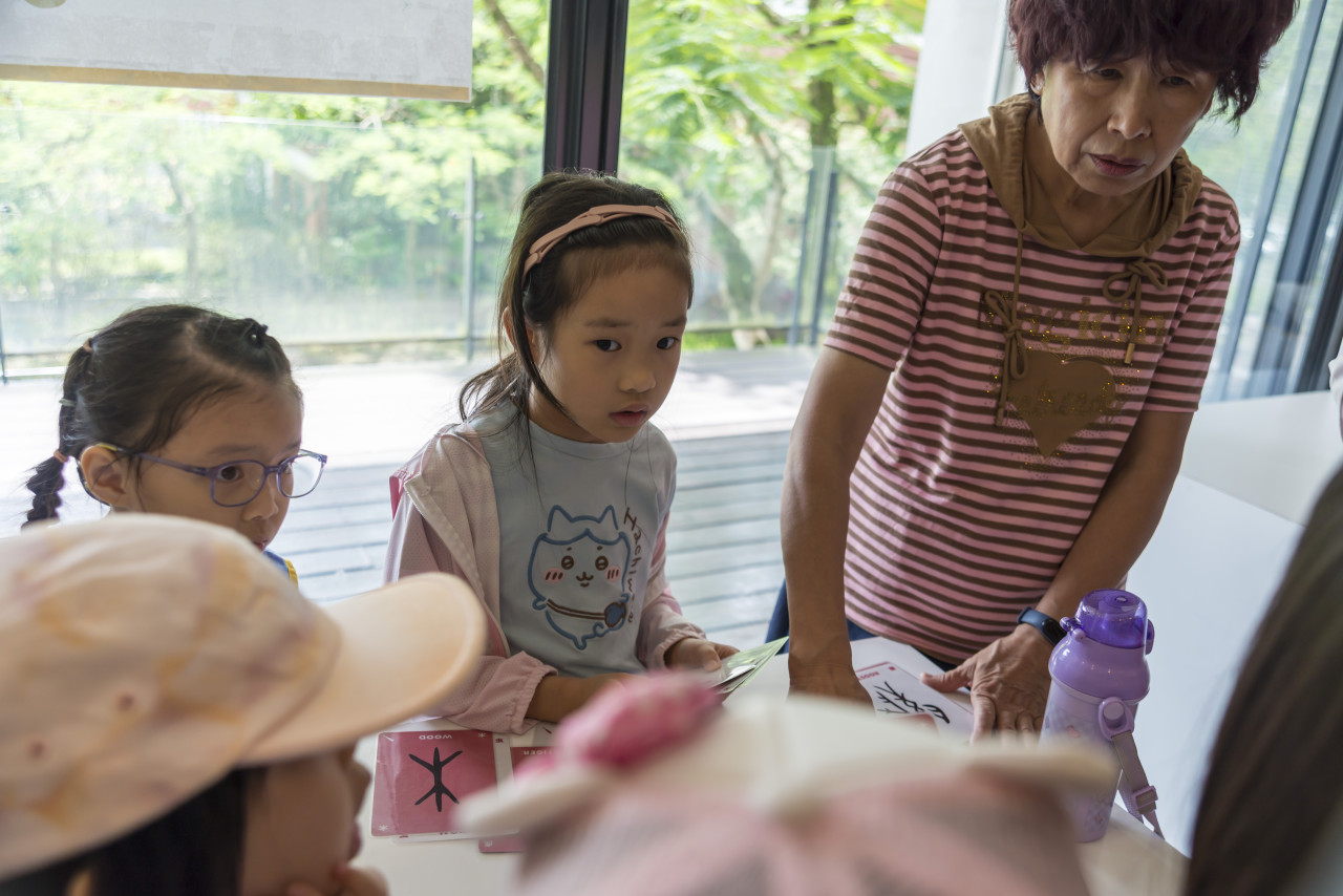棒打老虎雞吃蟲｜甲骨文遊戲卡牌 - 2026中研附幼參訪活動