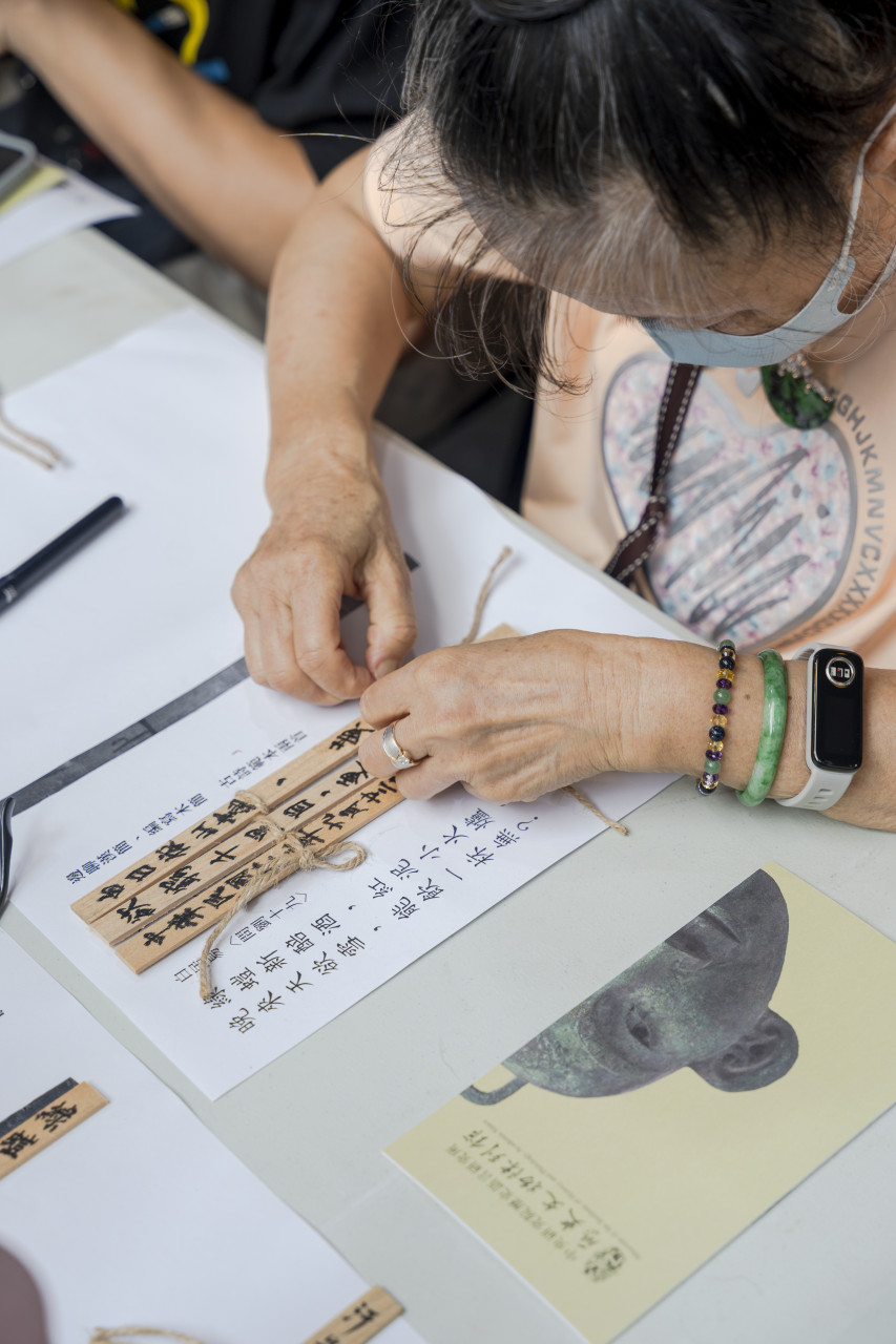邊聊漢簡、編寫木簡（9/22） - 113年國際失智月特展｜社會處方箋響應工作坊