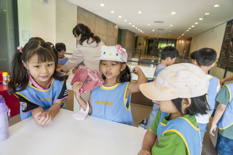 棒打老虎雞吃蟲｜甲骨文遊戲卡牌 - 2026中研附幼參訪活動