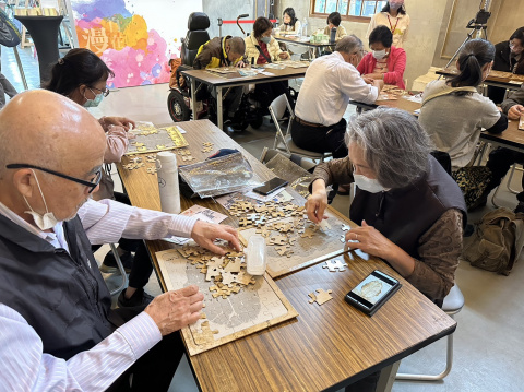 「綴合甲骨、解密遠古」拼圖體驗工作坊 - 臺北聯醫111年失智月活動