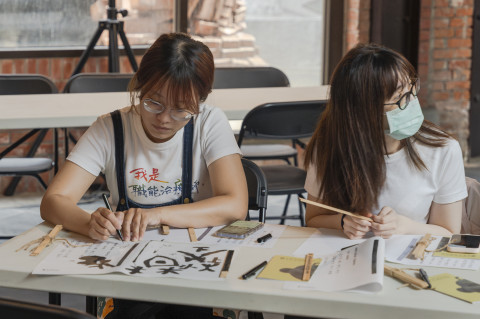 邊聊漢簡、編寫木簡（9/22） - 113年國際失智月特展｜社會處方箋響應工作坊