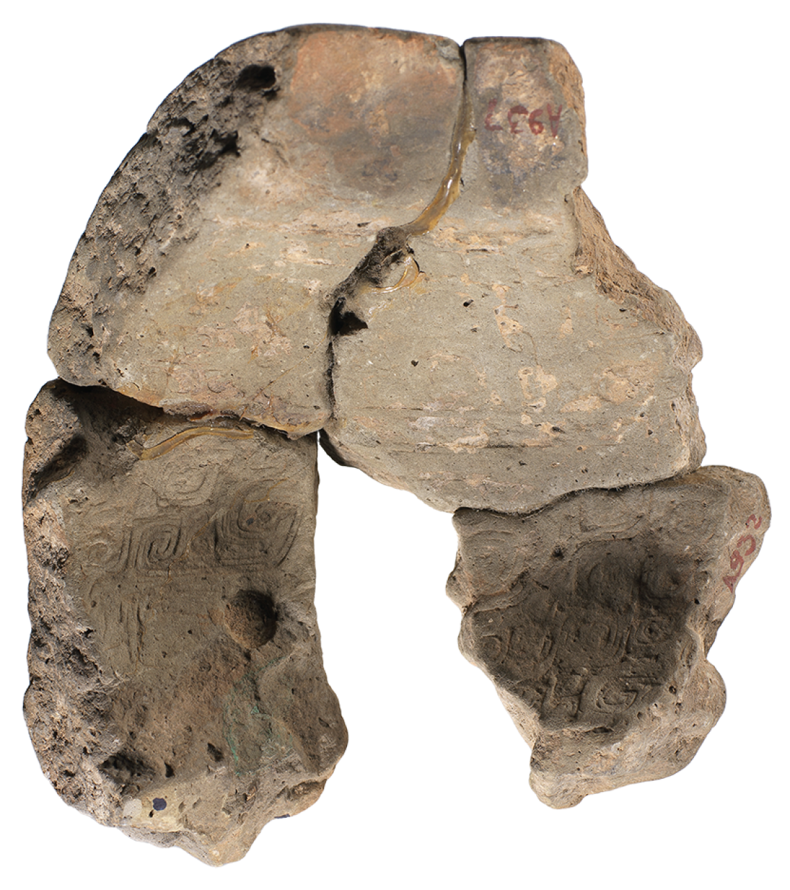Tri-Sectioned Yu Flask and Its Clay Mold