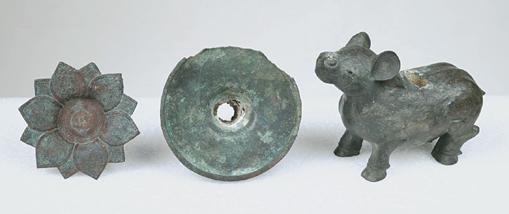 蓮花柄、尊盤及犧獸