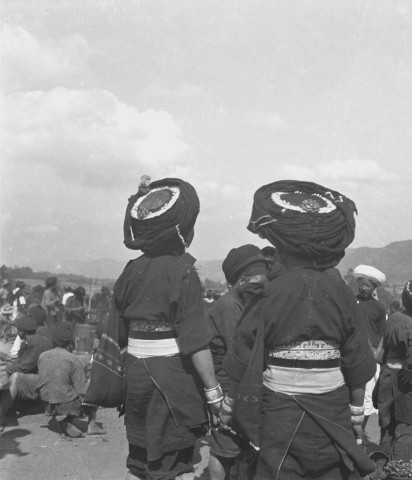 Blue Women&rsquo;s Hat with Silver Adornments