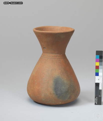 Jar with Angular Shoulder and Flat Bottom