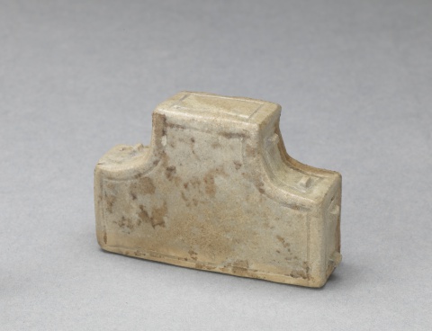 Reversed T-shaped Object