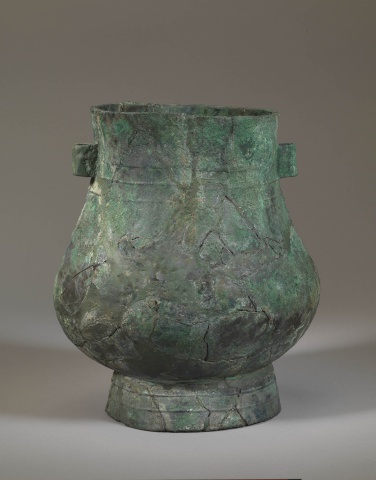 Hu Pot with Bow-string Line Decor