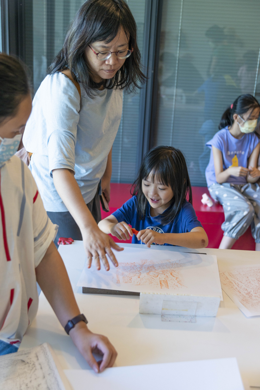 Lend a Han-d with Storytelling (5/27) - MIHP Activities for the 2023 518 International Museum Day