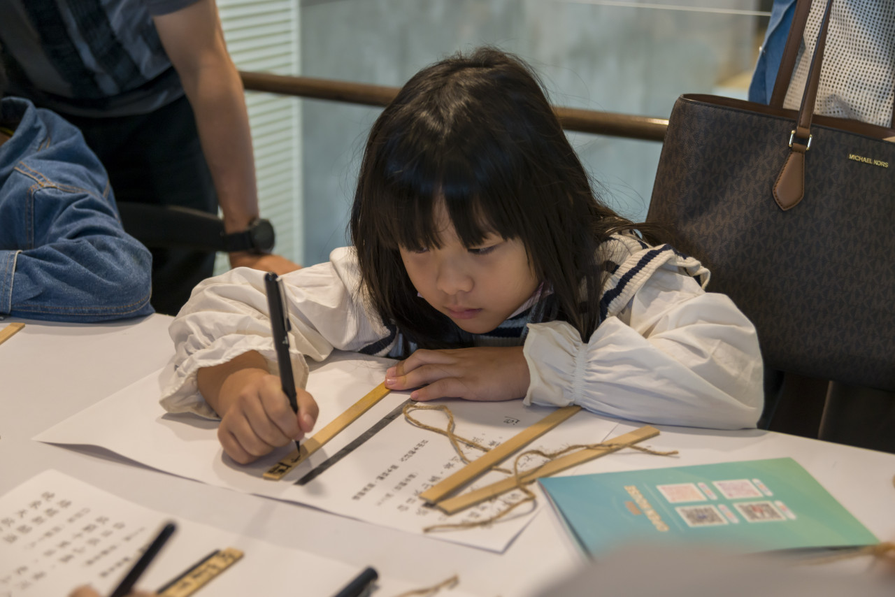 邊聊漢簡、編寫木簡 - 2024中研院Open House（10/12兒童科普日）