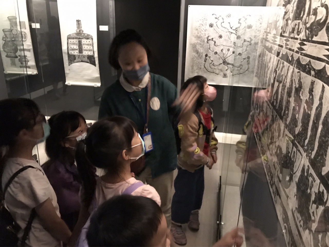 Lend a Han-d with Storytelling (5/20) - MIHP Activities for the 2023 518 International Museum Day