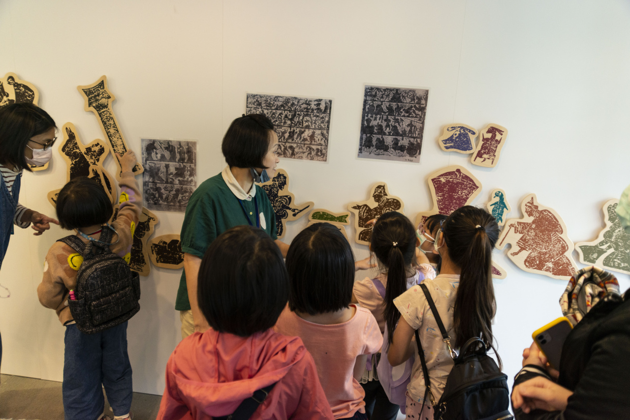 Lend a Han-d with Storytelling (5/20) - MIHP Activities for the 2023 518 International Museum Day