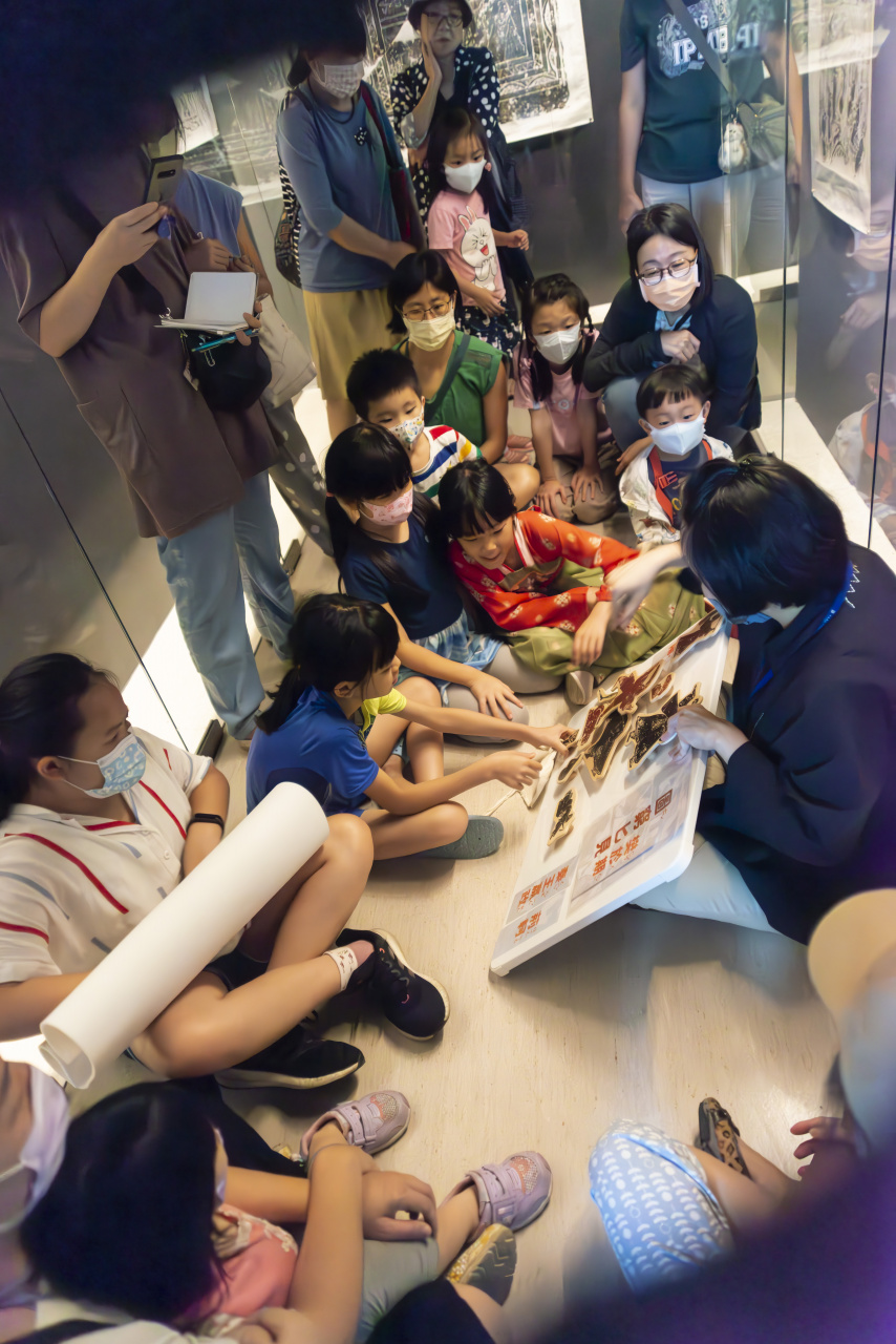 Lend a Han-d with Storytelling (5/27) - MIHP Activities for the 2023 518 International Museum Day