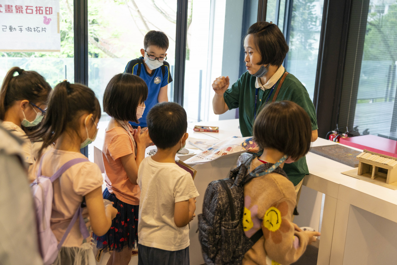 Lend a Han-d with Storytelling (5/20) - MIHP Activities for the 2023 518 International Museum Day