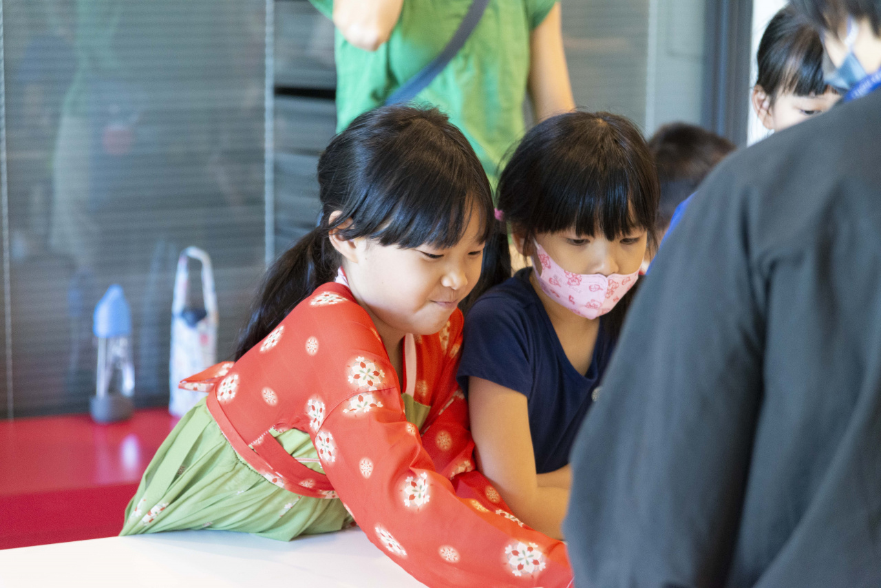 Lend a Han-d with Storytelling (5/27) - MIHP Activities for the 2023 518 International Museum Day