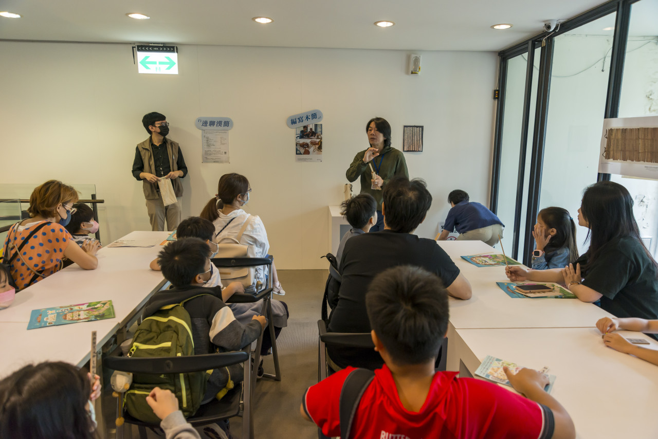 邊聊漢簡、編寫木簡 - 2024中研院Open House（10/12兒童科普日）