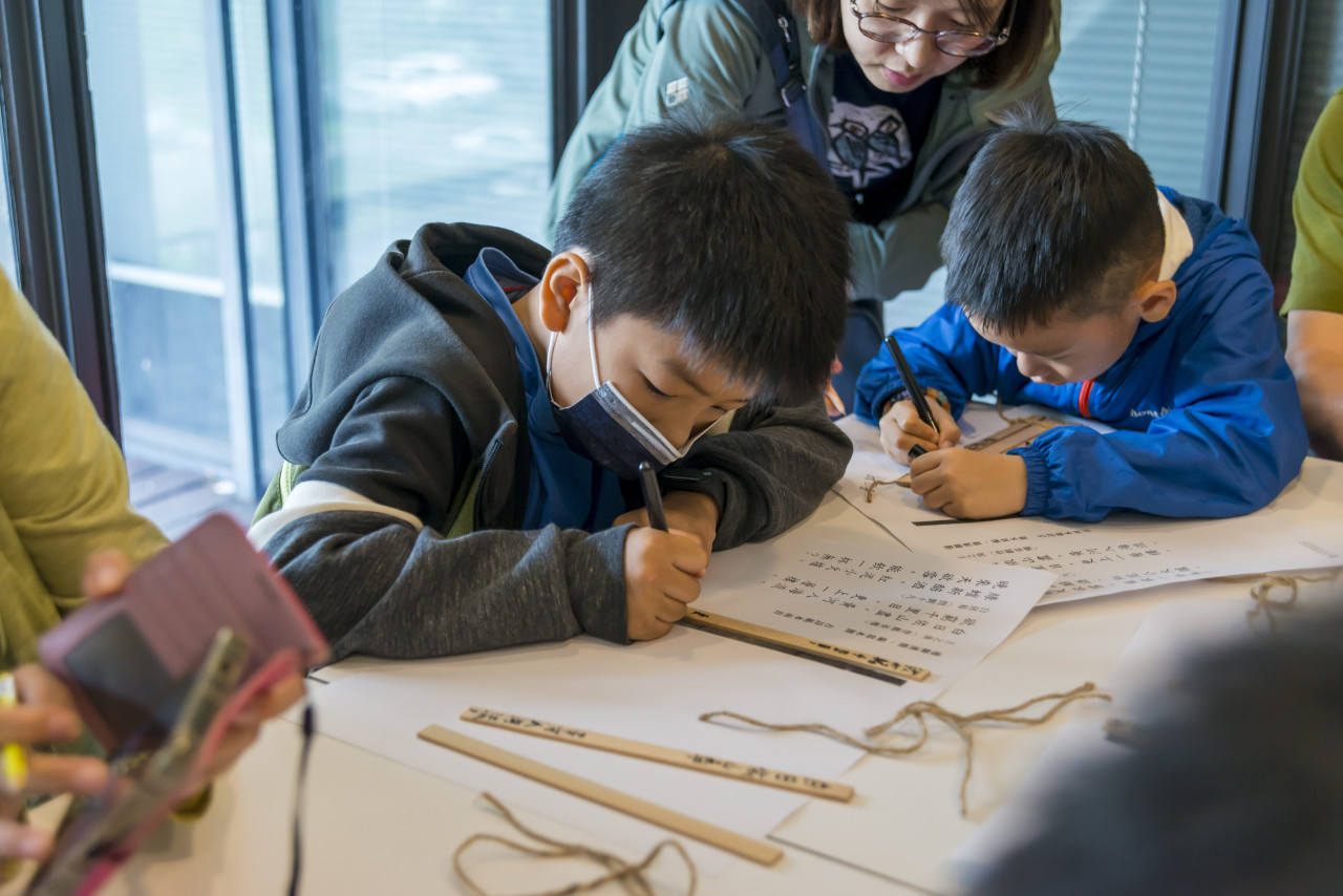 邊聊漢簡、編寫木簡 - 2024中研院Open House（10/12兒童科普日）