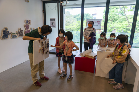 Lend a Han-d with Storytelling (5/20) - MIHP Activities for the 2023 518 International Museum Day
