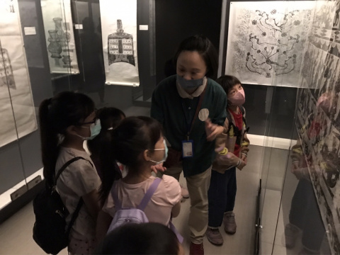 Lend a Han-d with Storytelling (5/20) - MIHP Activities for the 2023 518 International Museum Day