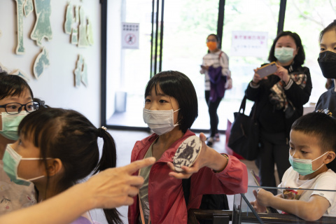 Lend a Han-d with Storytelling (5/20) - MIHP Activities for the 2023 518 International Museum Day