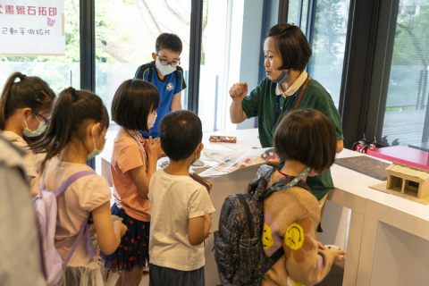 Lend a Han-d with Storytelling (5/20) - MIHP Activities for the 2023 518 International Museum Day