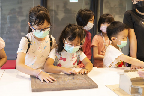 Lend a Han-d with Storytelling (5/20) - MIHP Activities for the 2023 518 International Museum Day