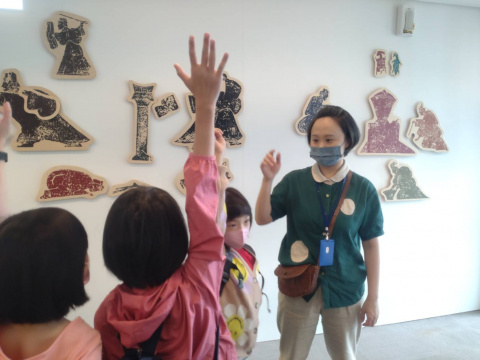 Lend a Han-d with Storytelling (5/20) - MIHP Activities for the 2023 518 International Museum Day