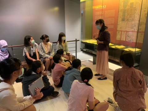 English excursion learning visit of Taipei City Walker, Taipei First Girls High School