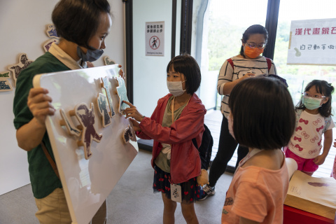 Lend a Han-d with Storytelling (5/20) - MIHP Activities for the 2023 518 International Museum Day