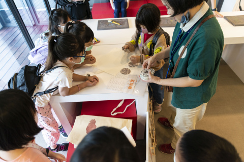 Lend a Han-d with Storytelling (5/20) - MIHP Activities for the 2023 518 International Museum Day
