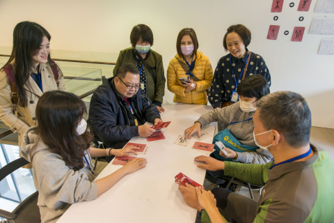 2025中山醫大失智照護參訪活動 - 瞧！是三千三百歲的貓頭鷹！