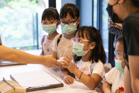 Lend a Han-d with Storytelling (5/20) - MIHP Activities for the 2023 518 International Museum Day