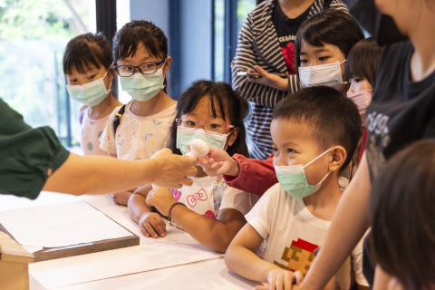 Lend a Han-d with Storytelling (5/20) - MIHP Activities for the 2023 518 International Museum Day