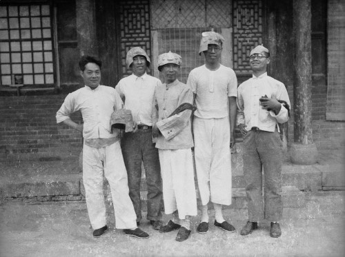 民國二十四年春，殷墟第十一次發掘，左起：尹煥章、夏鼐、石璋如、李光宇、王湘