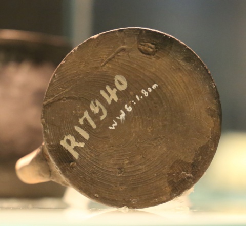 「黑陶帶把杯形器」及其器底製作痕跡