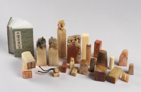 2.Ping-lu’s Daily Life—Archival Documents, Research Notes, Seals, and Personal Effects