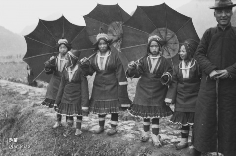 People and People: Identities and Distinctions of Ethnic Groups, Classes, and Genders 