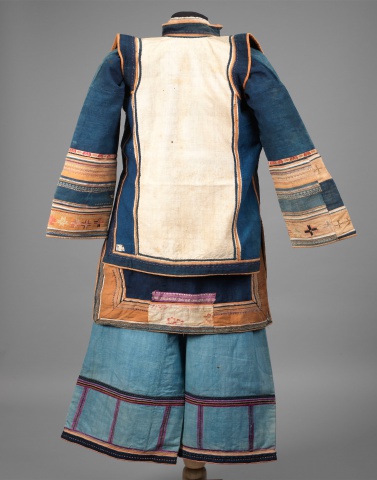 彝族少女服飾