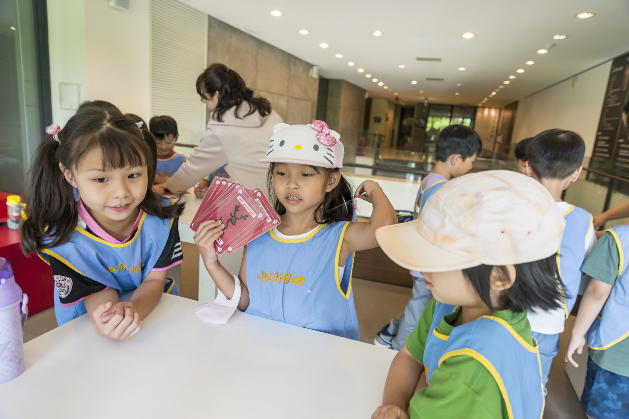 棒打老虎雞吃蟲｜甲骨文遊戲卡牌 - 2026中研附幼參訪活動
