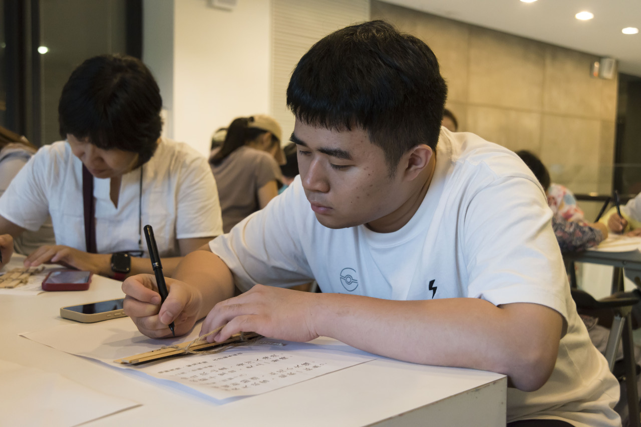 邊聊漢簡、編寫木簡（7/16） - 夏日文物館