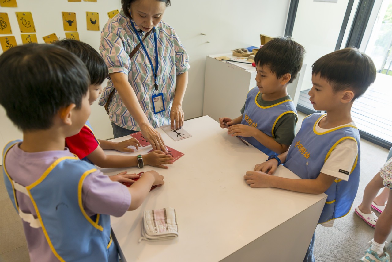 棒打老虎雞吃蟲｜甲骨文遊戲卡牌 - 2026中研附幼參訪活動